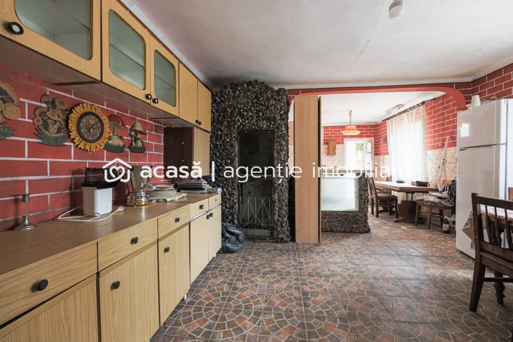 Proprietate cu vad excelent,  lângă Spitalul Județean Arad. De vânzare Proprietate cu vad excelent,  lângă Spitalul Județean Arad. în zona Parneava 5 camere 3 dormitoare Arad 1