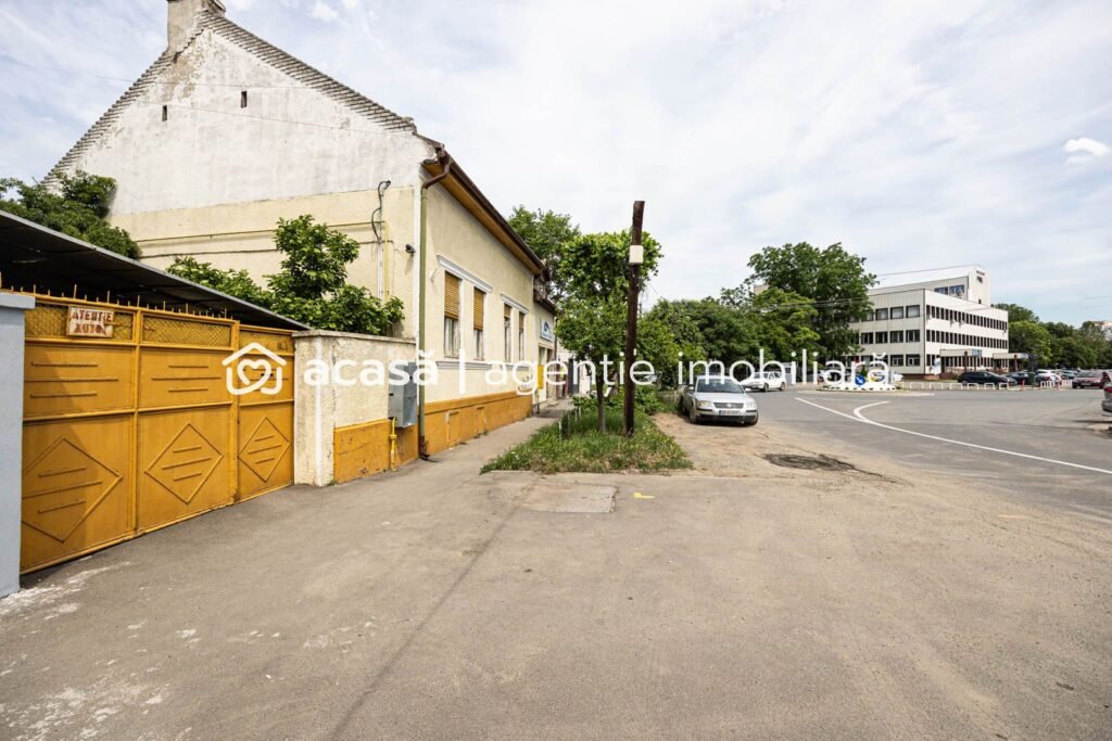 Proprietate cu vad excelent,  lângă Spitalul Județean Arad. De vânzare Proprietate cu vad excelent,  lângă Spitalul Județean Arad. în zona Parneava 5 camere 3 dormitoare Arad 1