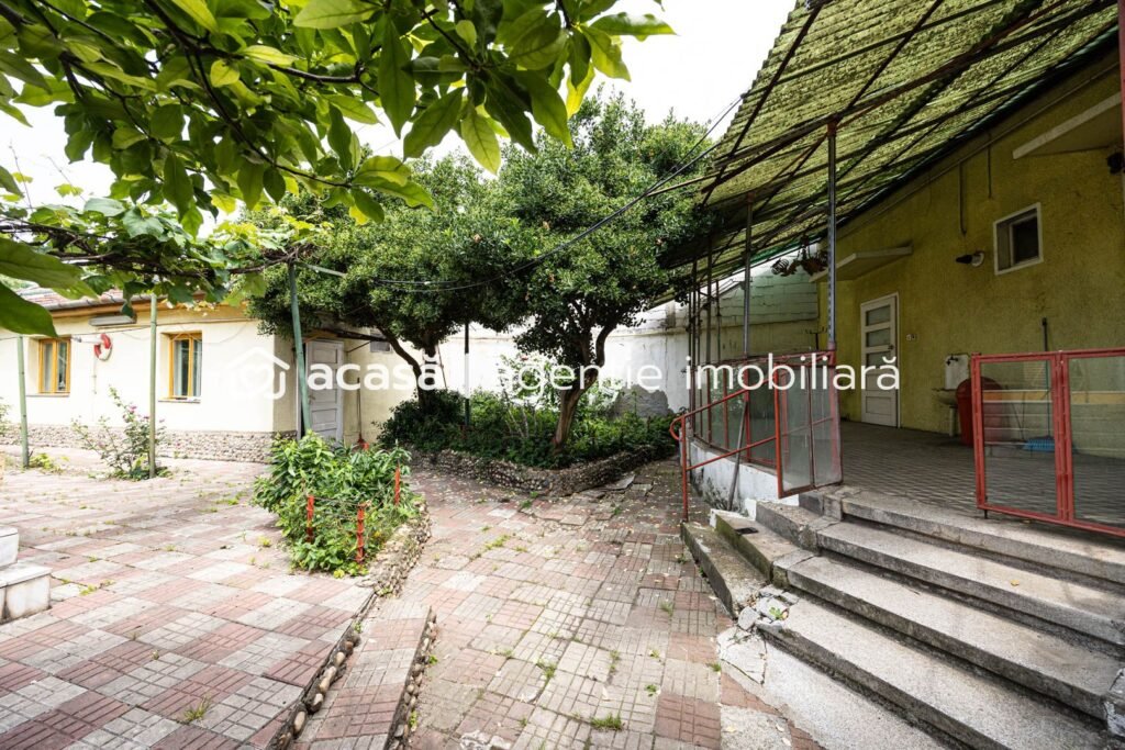 Proprietate cu vad excelent,  lângă Spitalul Județean Arad. De vânzare Proprietate cu vad excelent,  lângă Spitalul Județean Arad. în zona Parneava 5 camere 3 dormitoare Arad 1