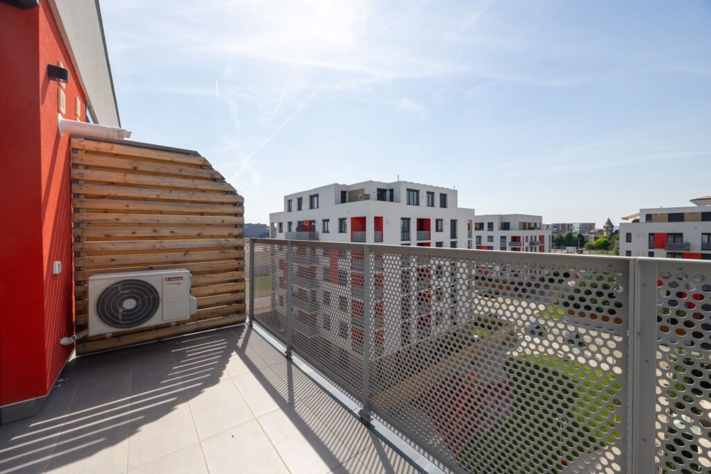 Unic pe piata Apartament ARED cu 3 camere si 2 bai la cheie Comision 0 De vânzare Unic pe piata Apartament ARED cu 3 camere si 2 bai la cheie Comision 0 în zona UTA 3 camere 2 dormitoare Arad 1