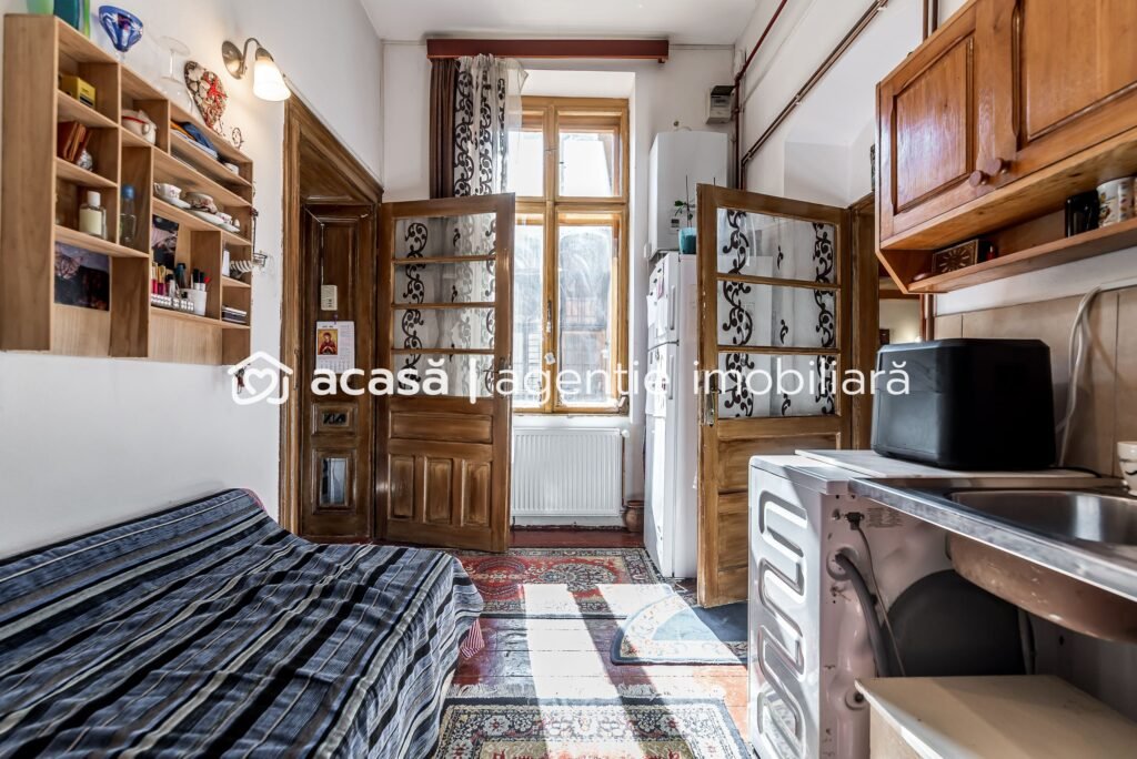 Apartament 2 camere ultracentral + spațiu bonus la demisol De vânzare Apartament 2 camere ultracentral + spațiu bonus la demisol în zona Ultracentral 2 camere 1 dormitor Arad 1