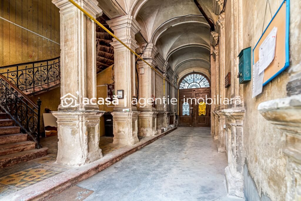 Apartament 2 camere ultracentral + spațiu bonus la demisol De vânzare Apartament 2 camere ultracentral + spațiu bonus la demisol în zona Ultracentral 2 camere 1 dormitor Arad 1