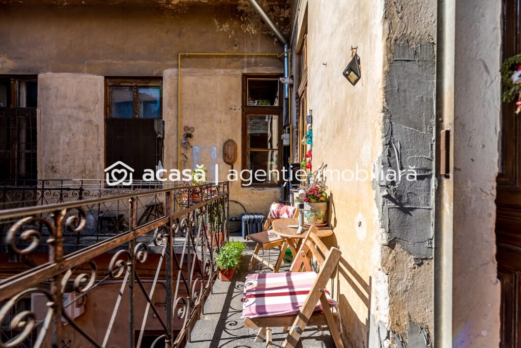 Apartament 2 camere ultracentral + spațiu bonus la demisol De vânzare Apartament 2 camere ultracentral + spațiu bonus la demisol în zona Ultracentral 2 camere 1 dormitor Arad 1