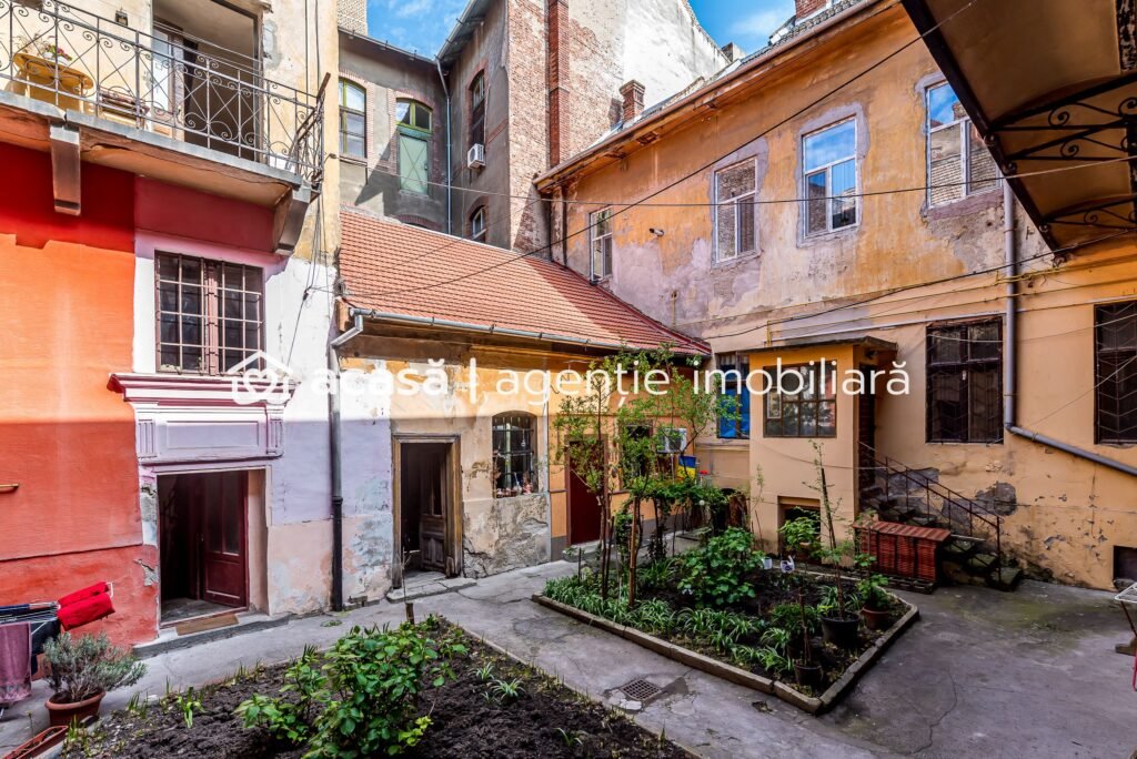 Apartament 2 camere ultracentral + spațiu bonus la demisol De vânzare Apartament 2 camere ultracentral + spațiu bonus la demisol în zona Ultracentral 2 camere 1 dormitor Arad 1