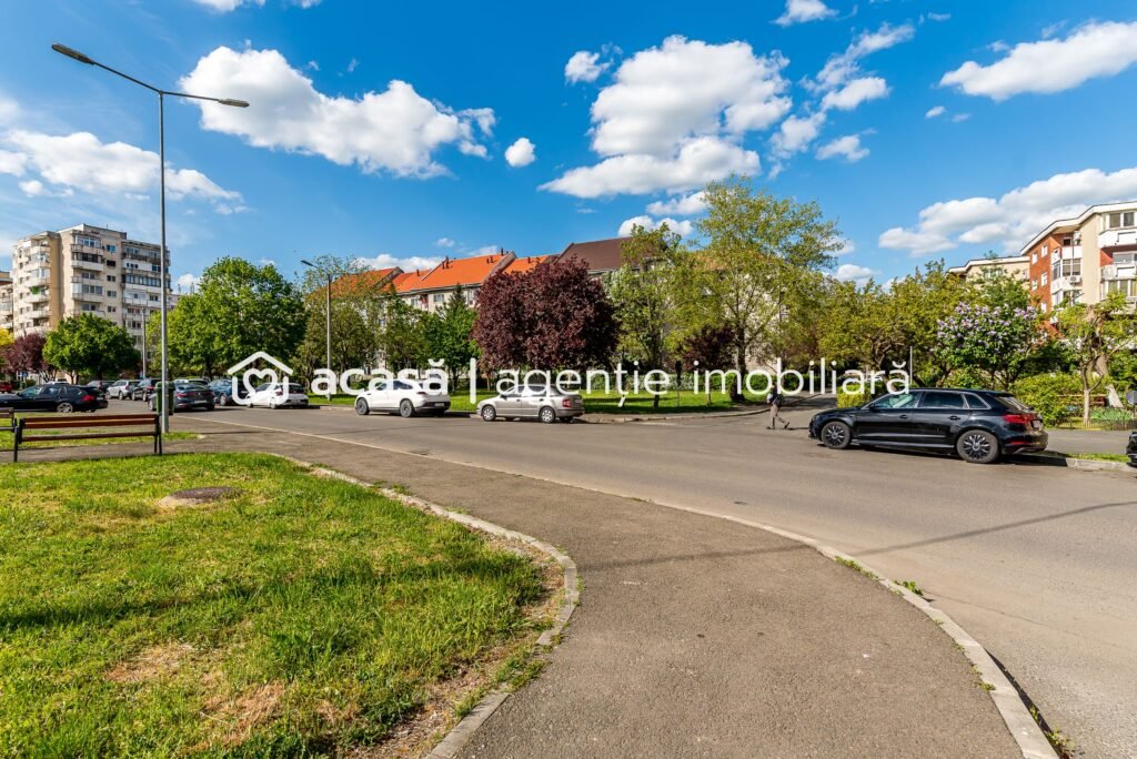 Fără comision! Apartament 3 camere Micalaca 300. Vedere superbă spre Mureș în zona Micalaca 3 camere 2 dormitoare Arad 1