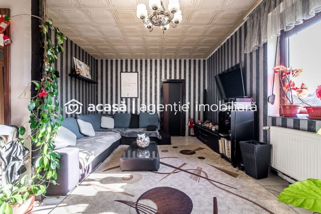 De vânzare Apartament tip casă | 3 camere & curte | zona Colegiului Moise Nicoară în zona Malul Muresului 3 camere 2 dormitoare Arad 1