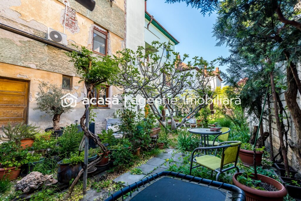 De vânzare Apartament tip casă | 3 camere & curte | zona Colegiului Moise Nicoară în zona Malul Muresului 3 camere 2 dormitoare Arad 1