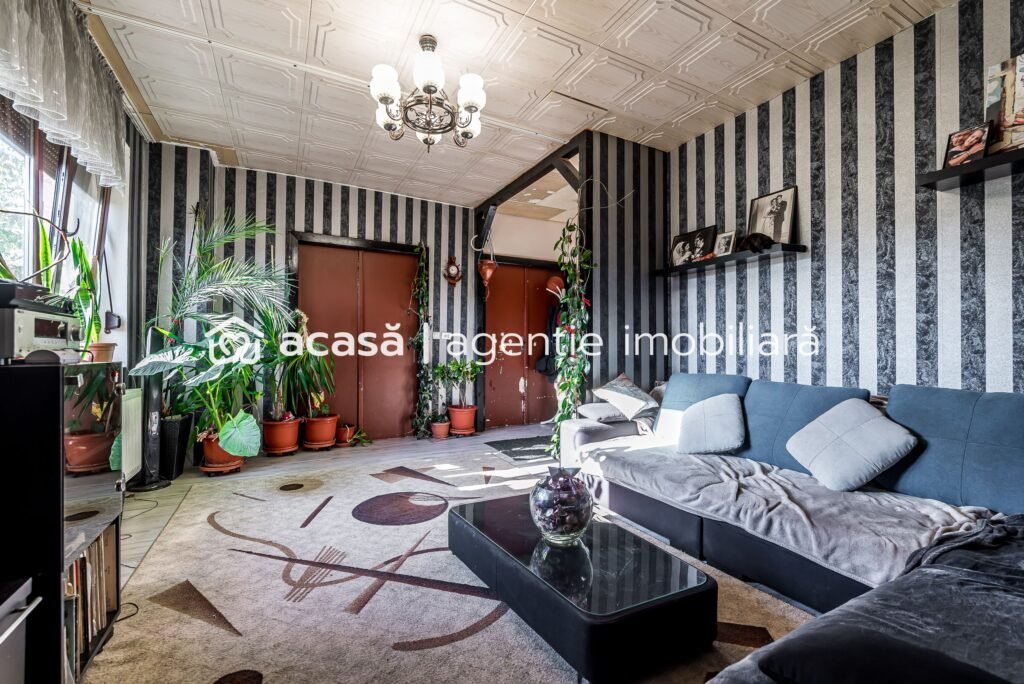 De vânzare Apartament tip casă | 3 camere & curte | zona Colegiului Moise Nicoară în zona Malul Muresului 3 camere 2 dormitoare Arad 1