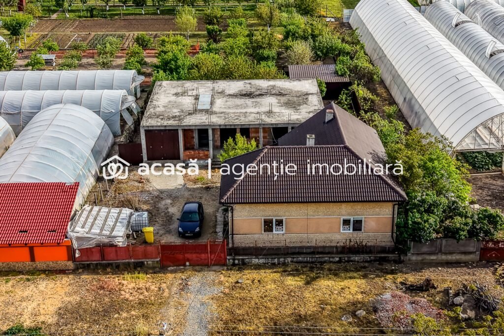 Casă finisată + casă în construcție, la același preț! De vânzare Casă finisată + casă în construcție, la același preț! în zona Arad 3 camere 2 dormitoare Arad 1