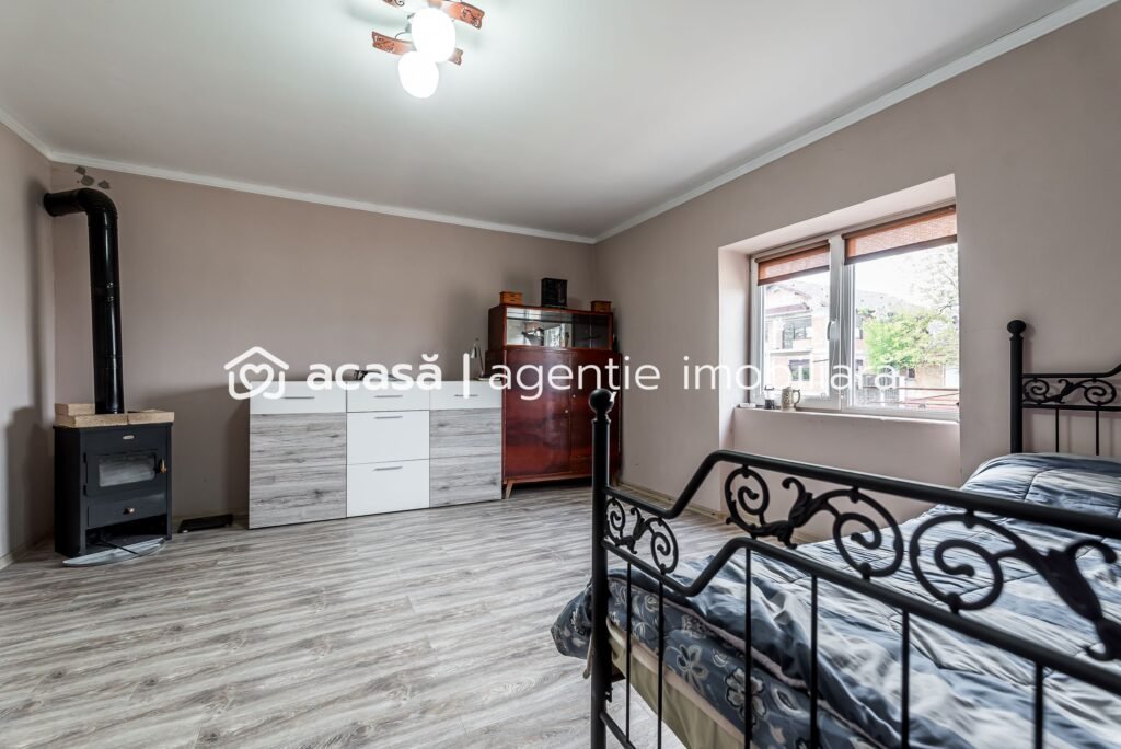 Casă finisată + casă în construcție, la același preț! De vânzare Casă finisată + casă în construcție, la același preț! în zona Arad 3 camere 2 dormitoare Arad 1