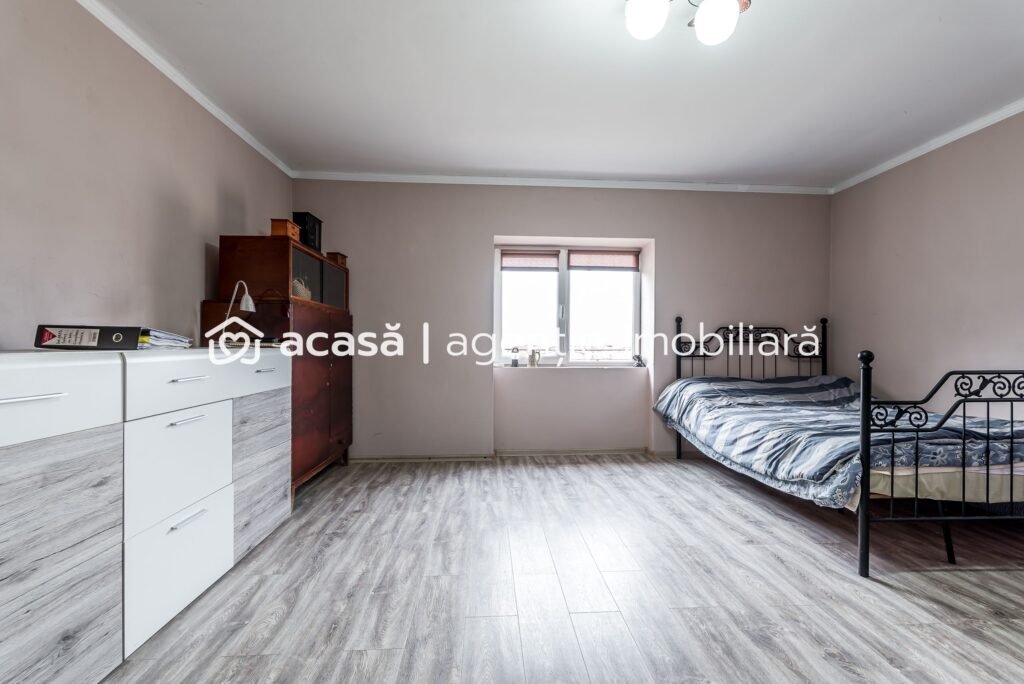 Casă finisată + casă în construcție, la același preț! De vânzare Casă finisată + casă în construcție, la același preț! în zona Arad 3 camere 2 dormitoare Arad 1