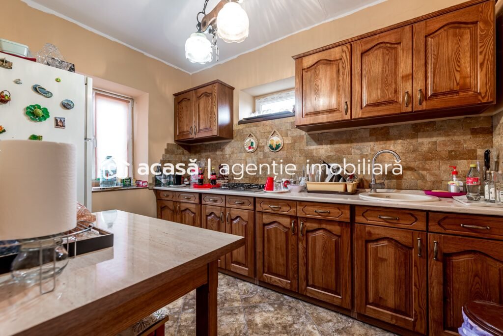 Casă finisată + casă în construcție, la același preț! De vânzare Casă finisată + casă în construcție, la același preț! în zona Arad 3 camere 2 dormitoare Arad 1
