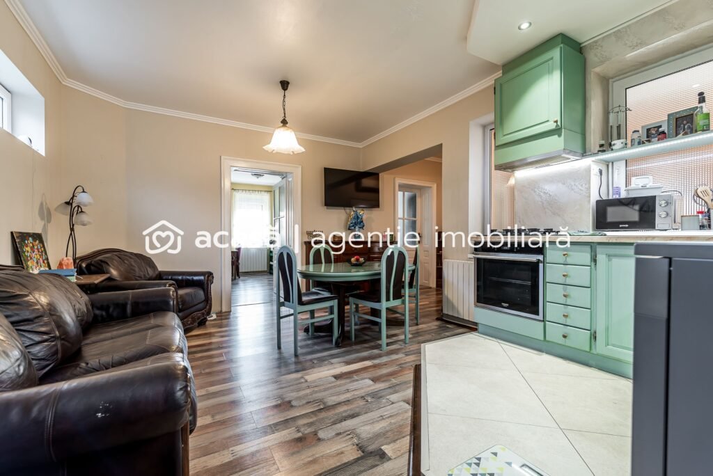 De vânzare Casa solida din caramida - 8 camere - zona Sega, UTA - COMISION 0 în zona Sega 8 camere 6 dormitoare Arad 1