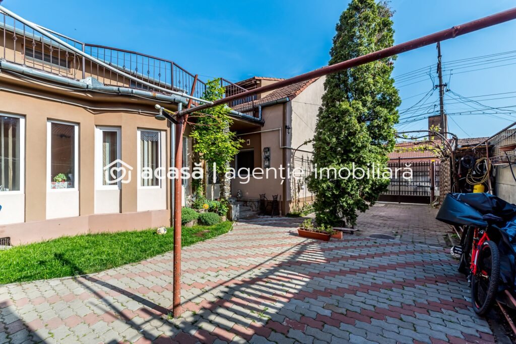 De vânzare Casa solida din caramida - 8 camere - zona Sega, UTA - COMISION 0 în zona Sega 8 camere 6 dormitoare Arad 1