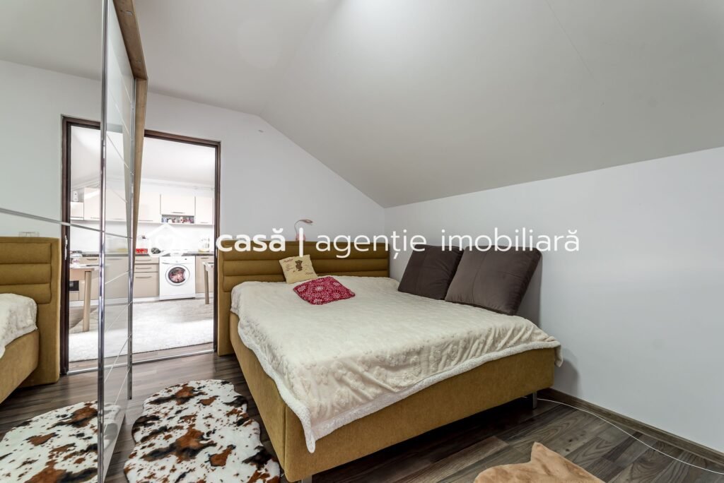 De vânzare Mansardă cu 2 dormitoare și loc de parcare - 0% COMISION în zona Aurel Vlaicu 3 camere 2 dormitoare Arad 1