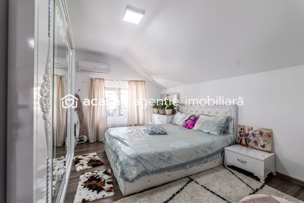 De vânzare Mansardă cu 2 dormitoare și loc de parcare - 0% COMISION în zona Aurel Vlaicu 3 camere 2 dormitoare Arad 1