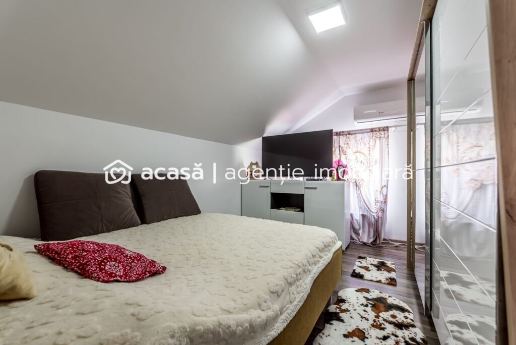 De vânzare Mansardă cu 2 dormitoare și loc de parcare - 0% COMISION în zona Aurel Vlaicu 3 camere 2 dormitoare Arad 1