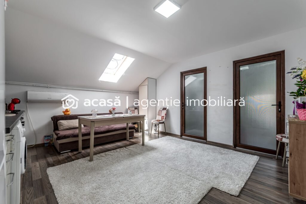 De vânzare Mansardă cu 2 dormitoare și loc de parcare - 0% COMISION în zona Aurel Vlaicu 3 camere 2 dormitoare Arad 1