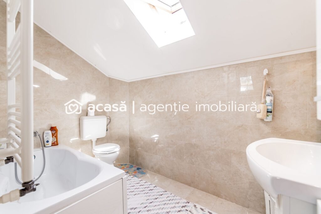 De vânzare Mansardă cu 2 dormitoare și loc de parcare - 0% COMISION în zona Aurel Vlaicu 3 camere 2 dormitoare Arad 1