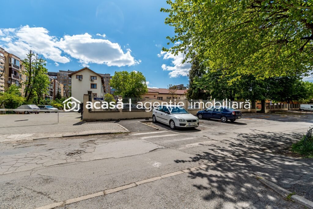 De vânzare Mansardă cu 2 dormitoare și loc de parcare - 0% COMISION în zona Aurel Vlaicu 3 camere 2 dormitoare Arad 1