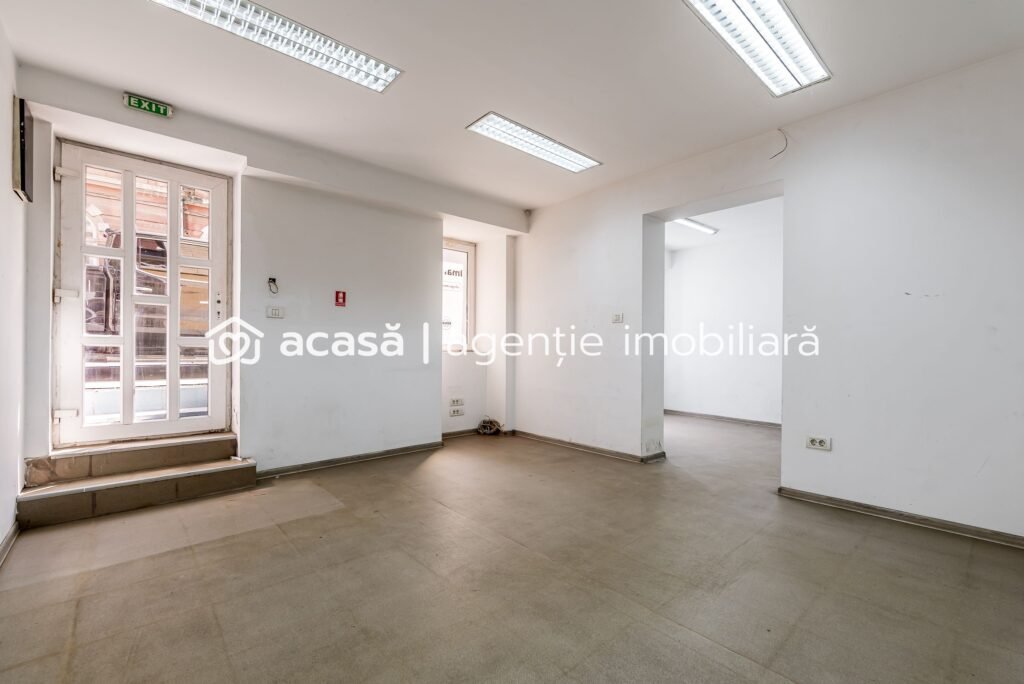 De vânzare Spațiu comercial cu acces stradal, pe b-dul Decebal, ideal investiție în zona Central 3 camere Arad 1