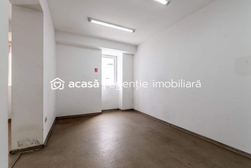 De vânzare Spațiu comercial cu acces stradal, pe b-dul Decebal, ideal investiție în zona Central 3 camere Arad 1
