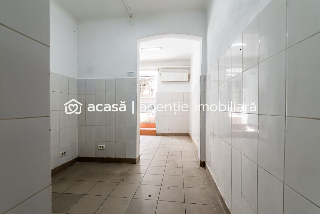 De vânzare Spațiu comercial cu acces stradal, pe b-dul Decebal, ideal investiție în zona Central 3 camere Arad 1