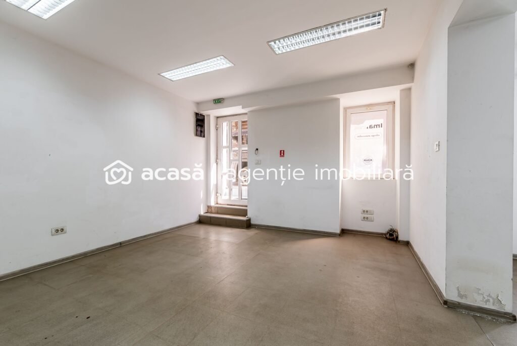 De vânzare Spațiu comercial cu acces stradal, pe b-dul Decebal, ideal investiție în zona Central 3 camere Arad 1