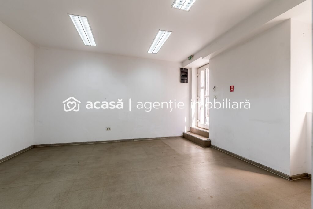 De vânzare Spațiu comercial cu acces stradal, pe b-dul Decebal, ideal investiție în zona Central 3 camere Arad 1