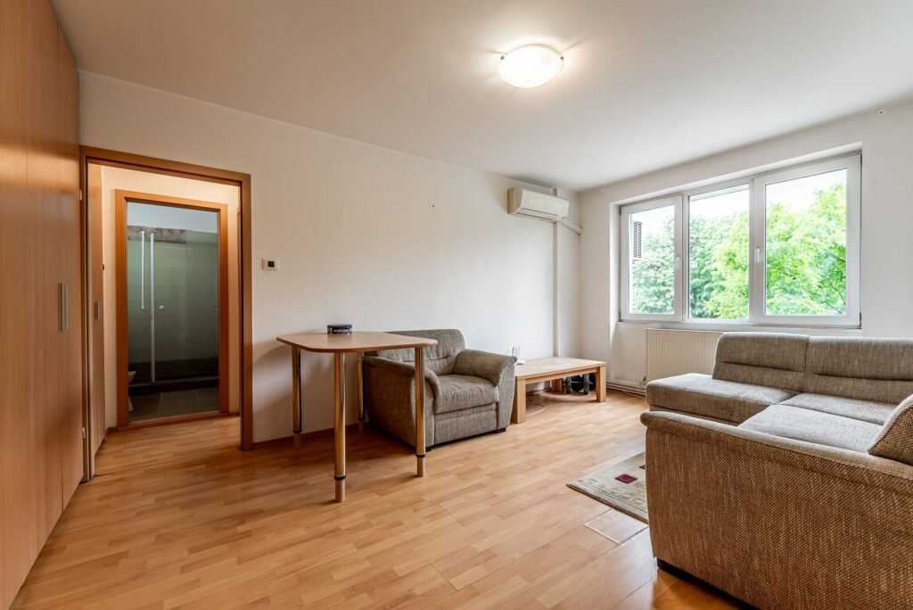 De vânzare 78.900 EURO! Apartament 2 camere, etaj 2, bloc cu lift, Libelula, Arad în zona Ultracentral 2 camere 1 dormitor Arad 1
