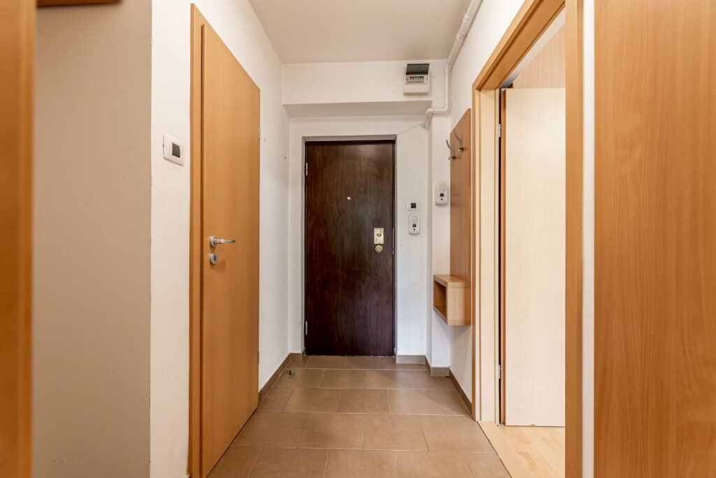 De vânzare 78.900 EURO! Apartament 2 camere, etaj 2, bloc cu lift, Libelula, Arad în zona Ultracentral 2 camere 1 dormitor Arad 1