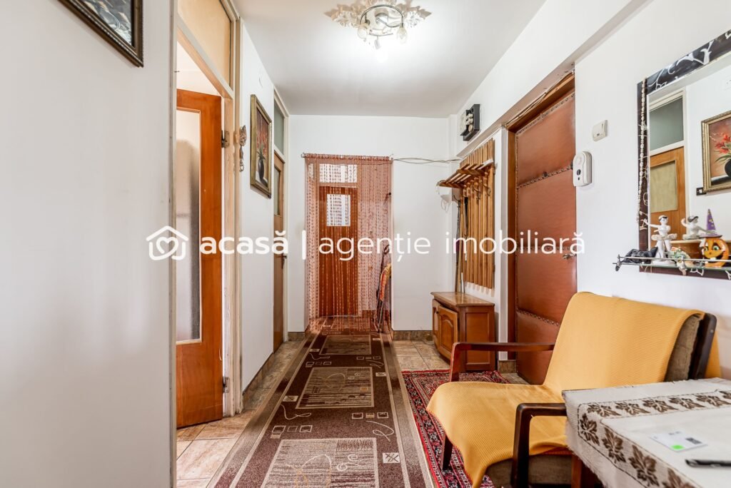 De vânzare 79.900 € | Vlaicu (între UTA și Lebăda) | 2 camere decomandat | lift în zona Aurel Vlaicu 2 camere 1 dormitor Arad 1