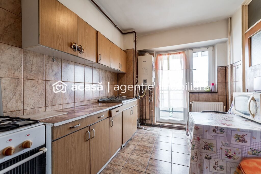 De vânzare 79.900 € | Vlaicu (între UTA și Lebăda) | 2 camere decomandat | lift în zona Aurel Vlaicu 2 camere 1 dormitor Arad 1