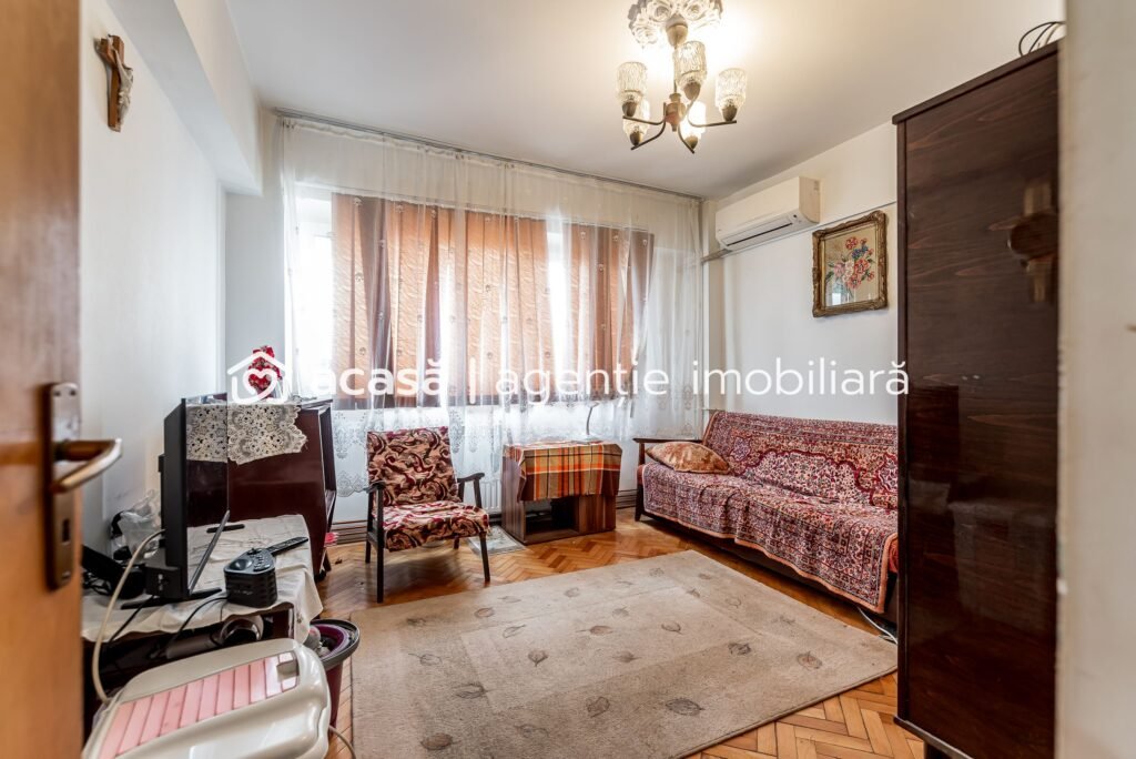 De vânzare 79.900 € | Vlaicu (între UTA și Lebăda) | 2 camere decomandat | lift în zona Aurel Vlaicu 2 camere 1 dormitor Arad 1