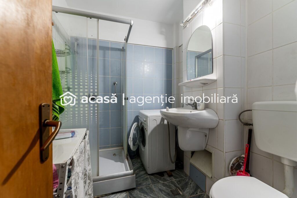 De vânzare 79.900 € | Vlaicu (între UTA și Lebăda) | 2 camere decomandat | lift în zona Aurel Vlaicu 2 camere 1 dormitor Arad 1