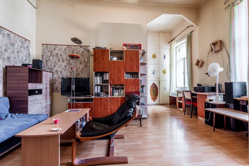 De vânzare Apartament 98 mp pe bulevardul Decebal, fatada renovata Comision 0 în zona Ultracentral 2 camere 1 dormitor Arad 1