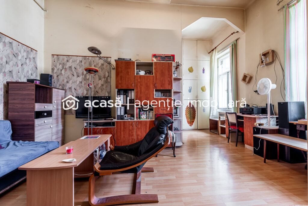 Apartament 98 mp pe bulevardul Decebal, fatada renovata Comision 0 De vânzare Apartament 98 mp pe bulevardul Decebal, fatada renovata Comision 0 în zona Ultracentral 2 camere 1 dormitor Arad 1