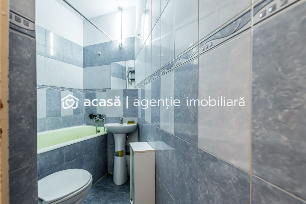 Apartament 98 mp pe bulevardul Decebal, fatada renovata Comision 0 De vânzare Apartament 98 mp pe bulevardul Decebal, fatada renovata Comision 0 în zona Ultracentral 2 camere 1 dormitor Arad 1