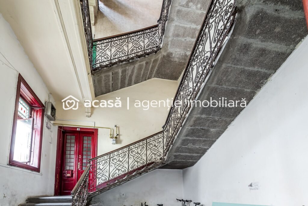 Apartament 98 mp pe bulevardul Decebal, fatada renovata Comision 0 De vânzare Apartament 98 mp pe bulevardul Decebal, fatada renovata Comision 0 în zona Ultracentral 2 camere 1 dormitor Arad 1