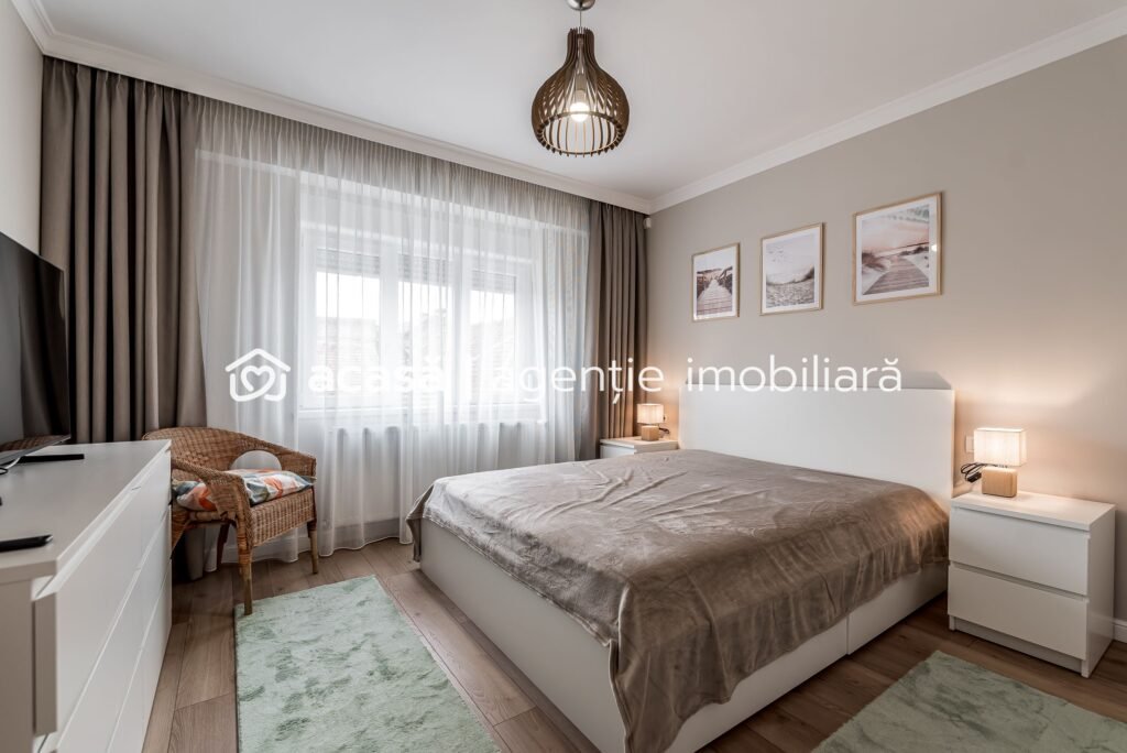 De vânzare Apartament ultrafinisat la cheie cu 2 camere decomandat Piata Mica în zona Ultracentral 2 camere 1 dormitor Arad 1