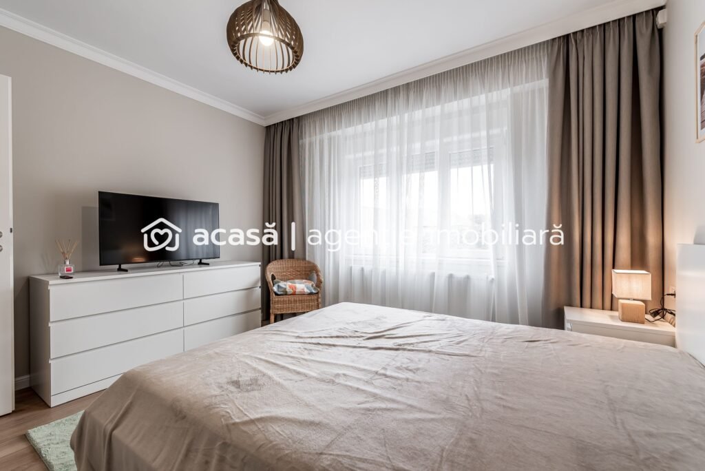 De vânzare Apartament ultrafinisat la cheie cu 2 camere decomandat Piata Mica în zona Ultracentral 2 camere 1 dormitor Arad 1