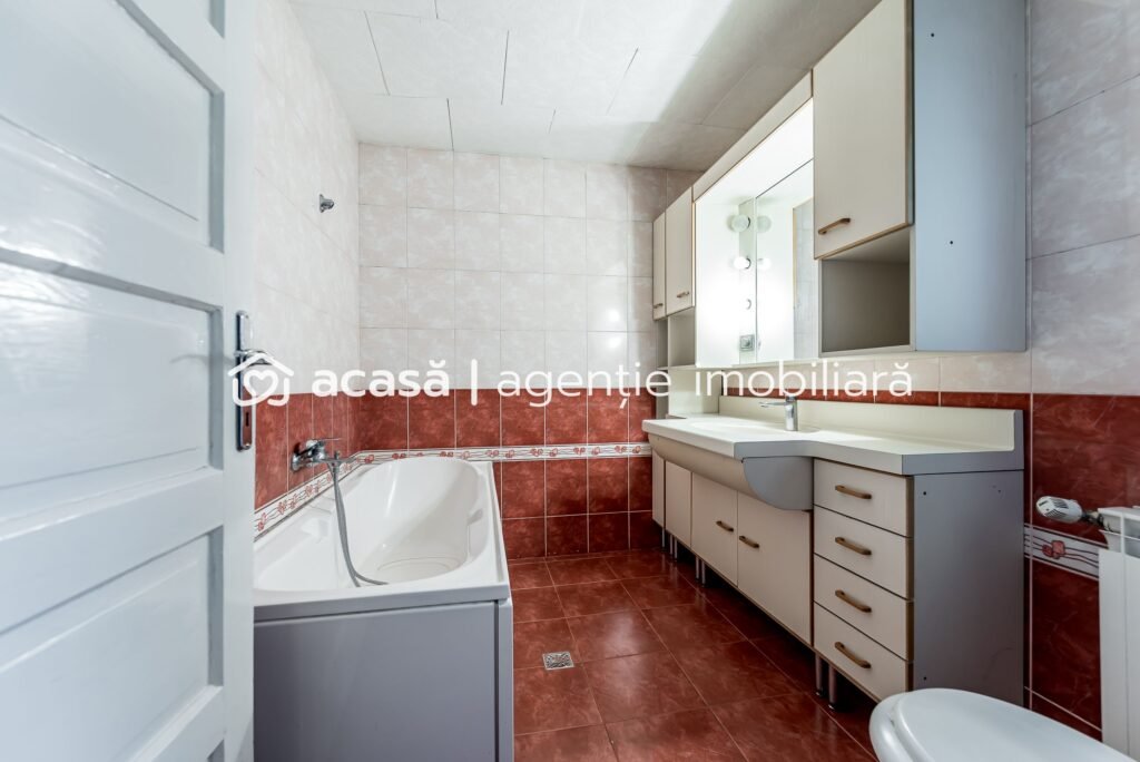 De vânzare Casa 5 camere - Cartierul Functionarilor - Teren 421 mp - COMISION 0 în zona Functionarilor 5 camere 3 dormitoare Arad 1