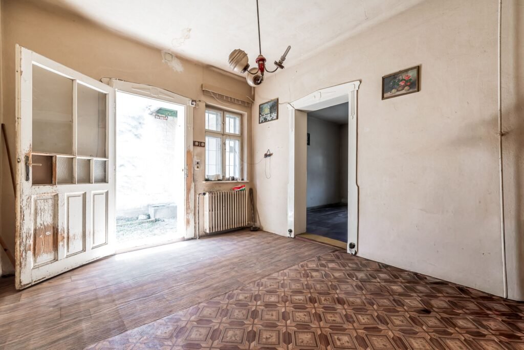 De vânzare Casă solidă din cărămidă cu potențial EXCEPȚIONAL pe Calea Timișorii în zona Aradul Nou 3 camere 2 dormitoare Arad 1