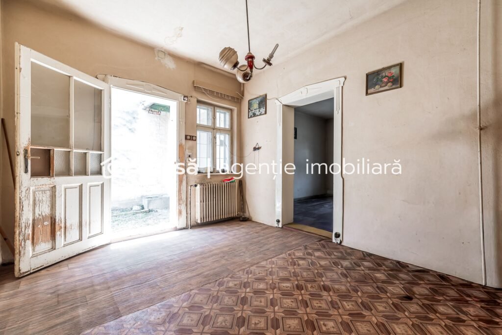 De vânzare Casă solidă din cărămidă cu potențial EXCEPȚIONAL pe Calea Timișorii în zona Aradul Nou 3 camere 2 dormitoare Arad 1
