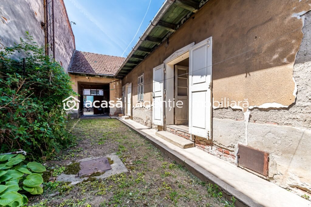 De vânzare Casă solidă din cărămidă cu potențial EXCEPȚIONAL pe Calea Timișorii în zona Aradul Nou 3 camere 2 dormitoare Arad 1