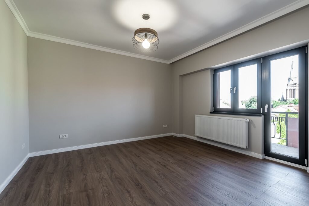 De vânzare Rezervat Apartament ultracentral cu 4 camere renovat recent Comision 0 în zona Central 4 camere 3 dormitoare Arad 1