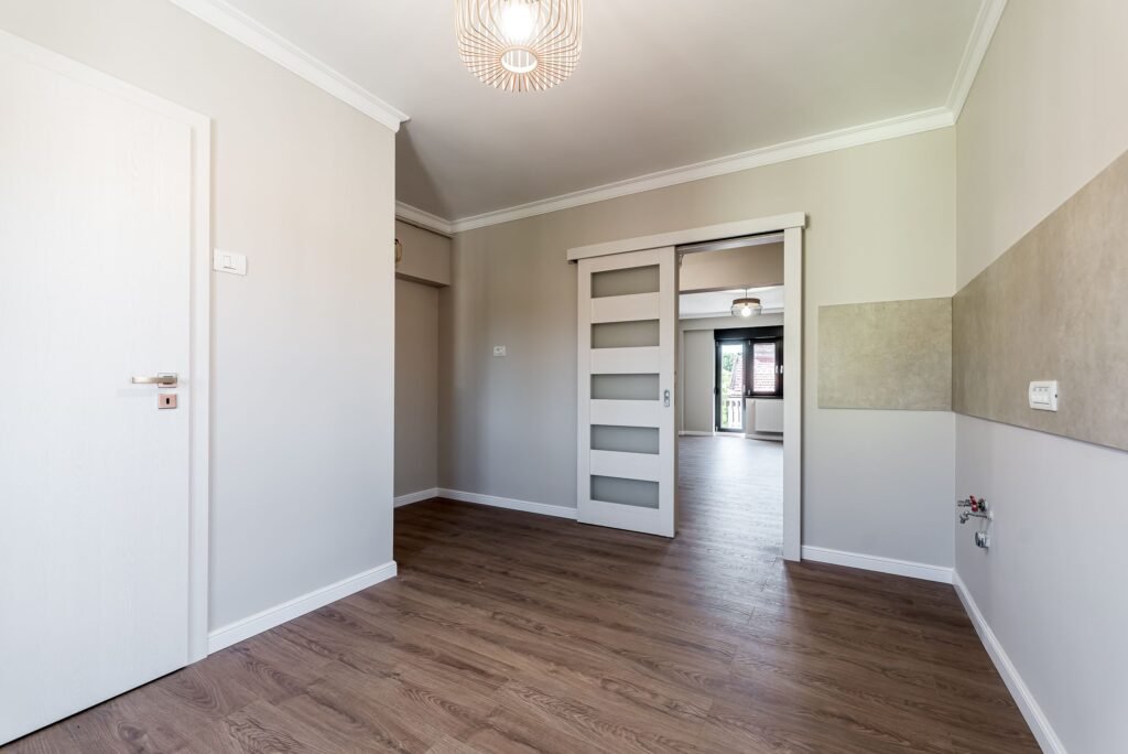 De vânzare Rezervat Apartament ultracentral cu 4 camere renovat recent Comision 0 în zona Central 4 camere 3 dormitoare Arad 1