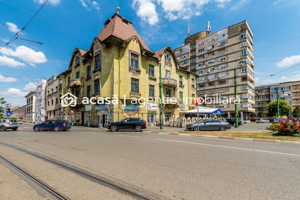 Spatiu comercial ,cu vitrina de  in zona Boul Rosu. De vânzare Spatiu comercial ,cu vitrina de  in zona Boul Rosu. în zona Boul Rosu 9 camere Arad 1