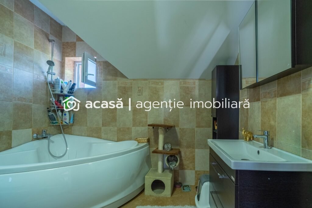 Vilă premium în Gai – 5 camere, mobilată complet, teren 700 mp, De vânzare Vilă premium în Gai – 5 camere, mobilată complet, teren 700 mp, în zona Gai 5 camere 4 dormitoare Arad 1