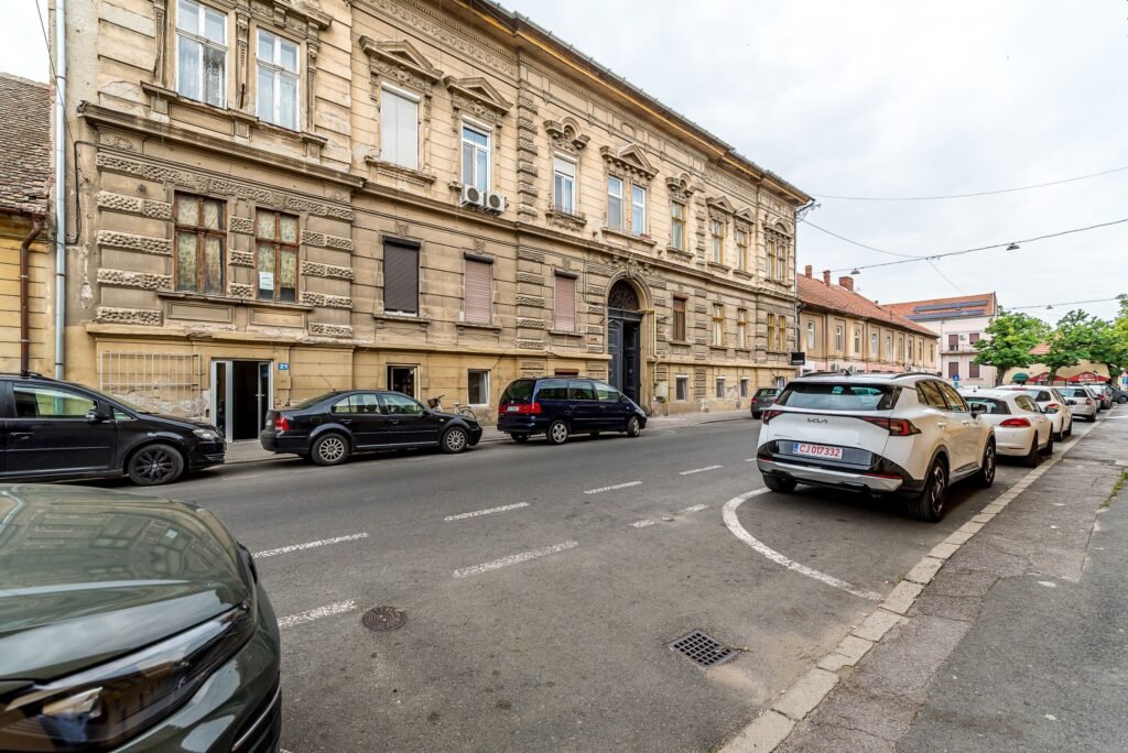 Apartament 2 camere Str. Lucian Blaga, clădire în renovare completa De vânzare Apartament 2 camere Str. Lucian Blaga, clădire în renovare completa în zona Ultracentral 2 camere 1 dormitor Arad 1